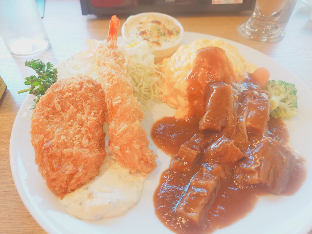 上野のカフェで過ごすアート余韻時間｜ドリンクと店内の雰囲気