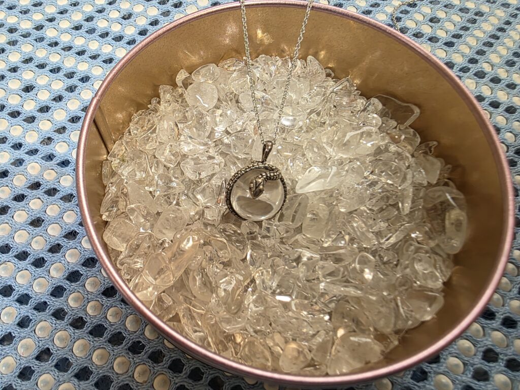 美術館デートの思い出の形は様々｜ネックレスもその一つ