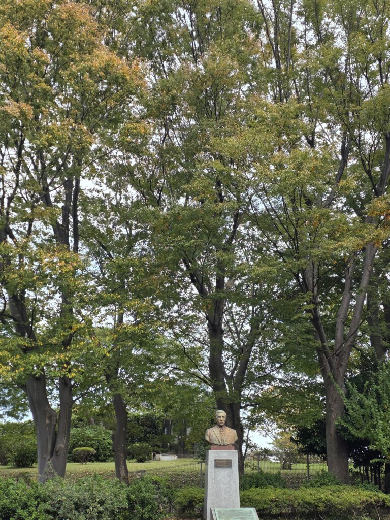 パーマー博士と公園内の木々