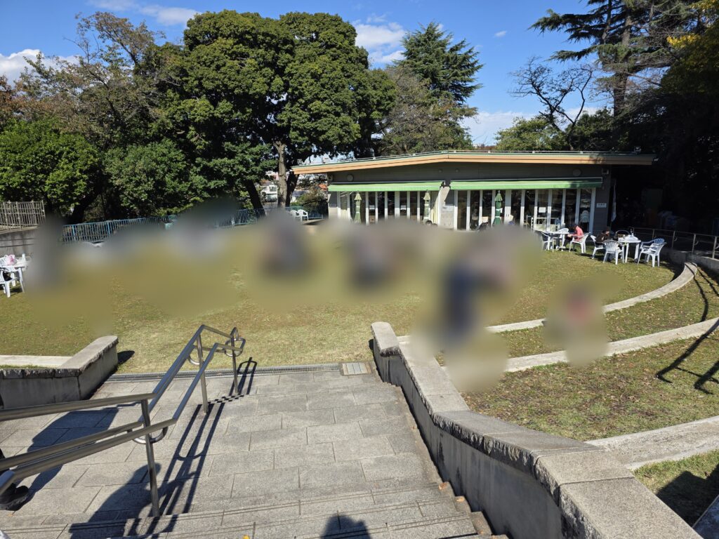 野毛山動物・ひだまりカフェ遠景